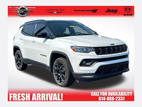 Used 2024 Jeep Compass Latitude w/ Convenience Group AWD/4WD image 1