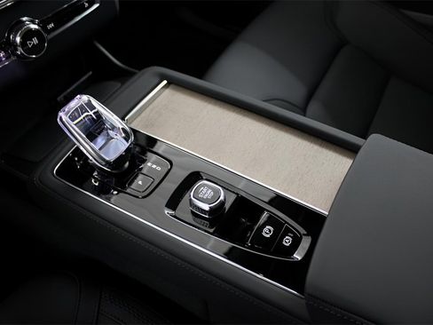 New 2025 Volvo XC90 T8 Core w/ Protection Package image 22