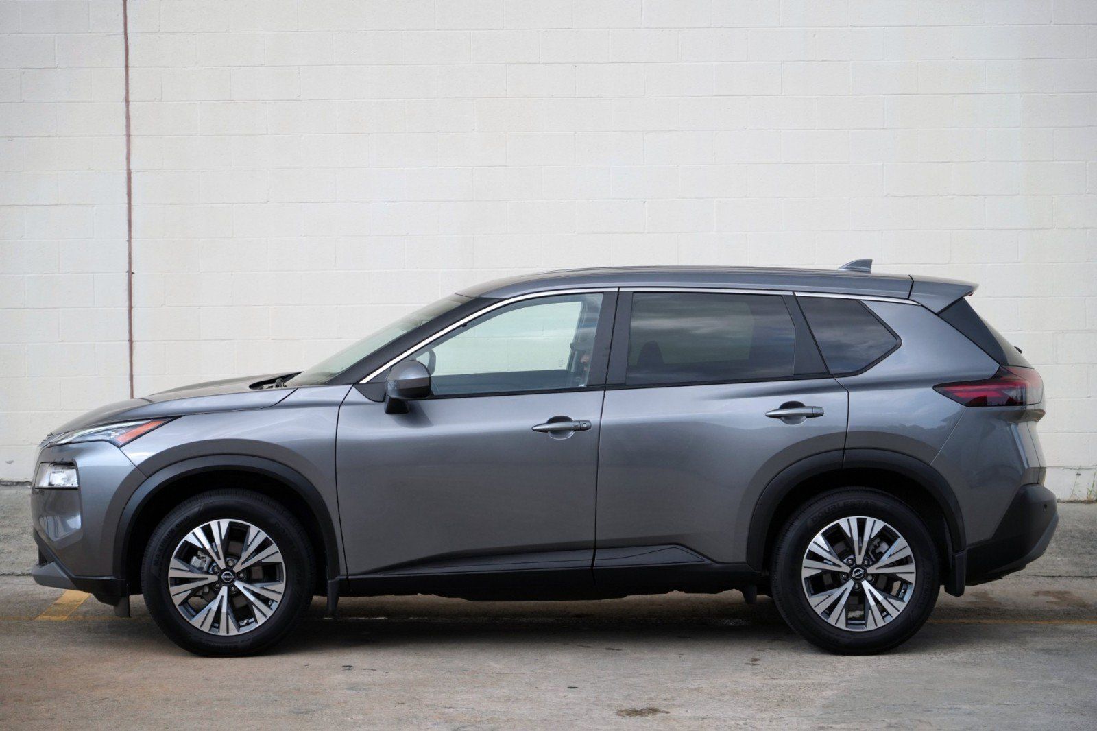 Used 2023 Nissan Rogue SV FWD image 8