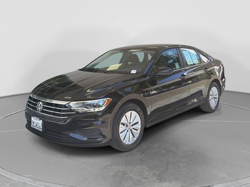 Used 2019 Volkswagen Jetta FWD image 1