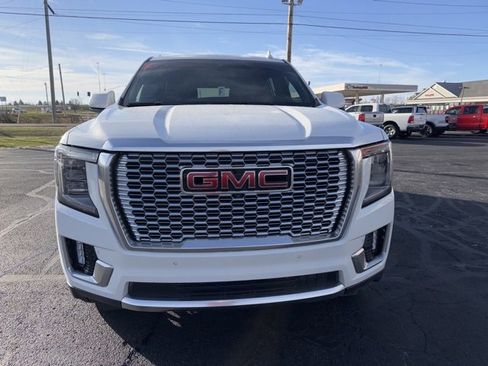 Used 2022 GMC Yukon XL Denali image 2
