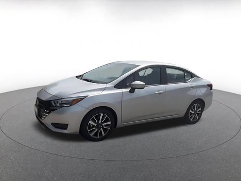 Used 2025 Nissan Versa SV FWD image 7