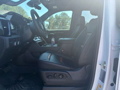 Used 2025 GMC Sierra 2500 AT4 w/ AT4 Premium Plus Package image 9