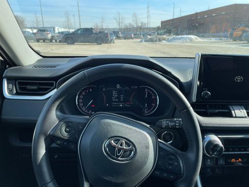 Used 2025 Toyota RAV4 XLE image 34