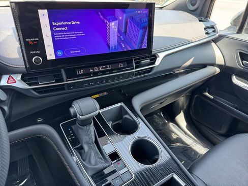 Used 2025 Toyota Sienna XLE Woodland Edition AWD/4WD image 29
