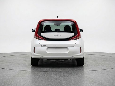 Used 2025 Kia Soul LX w/ LX Technology Package FWD image 7