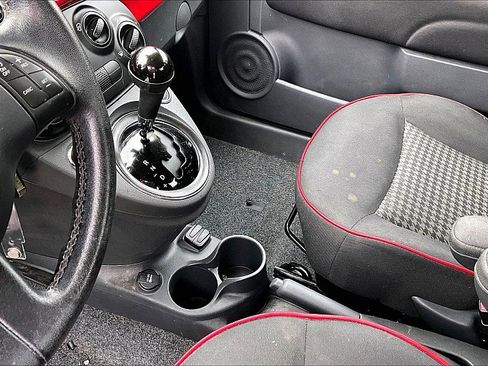 Used 2017 FIAT 500 Pop w/ Red Roof & Mirror Cap Package FWD image 13