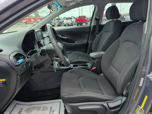 Used 2019 Hyundai Elantra GT FWD image 8