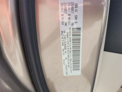 Certified 2018 Chrysler Pacifica Touring-L image 23