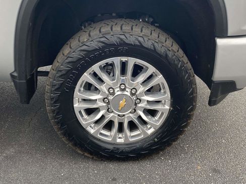 Used 2023 Chevrolet Silverado 2500 High Country w/ Z71 Off-Road Package image 7