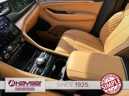 Used 2025 Jeep Grand Cherokee Summit AWD/4WD image 13