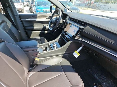 New 2026 Jeep Grand Cherokee Limited w/ Limited Altitude Package AWD/4WD image 11