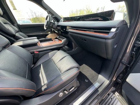 New 2025 Lincoln Navigator L Black Label AWD/4WD image 22