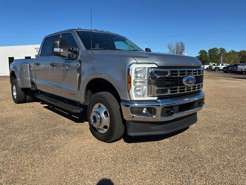 Used 2024 Ford F350 XLT image 7