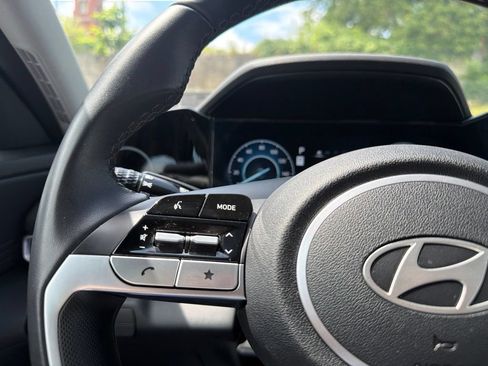 Used 2025 Hyundai Elantra SEL FWD image 32