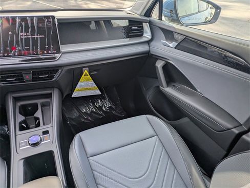 New 2026 Volkswagen Tiguan SE image 18