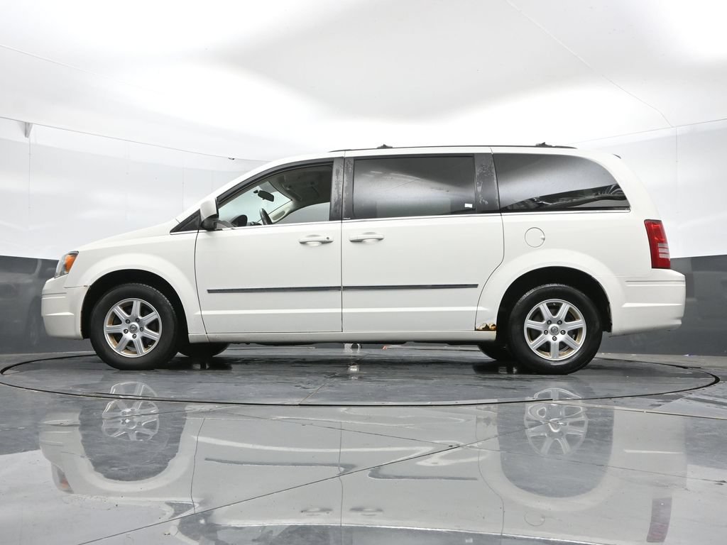 Used 2010 Chrysler Town & Country Touring FWD image 43