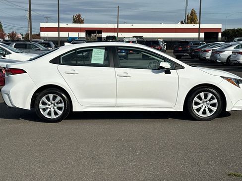 Used 2024 Toyota Corolla LE FWD image 3