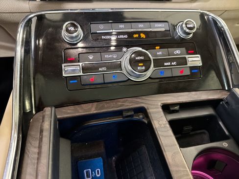 Used 2021 Lincoln Navigator L Reserve w/ Luxury Package image 20