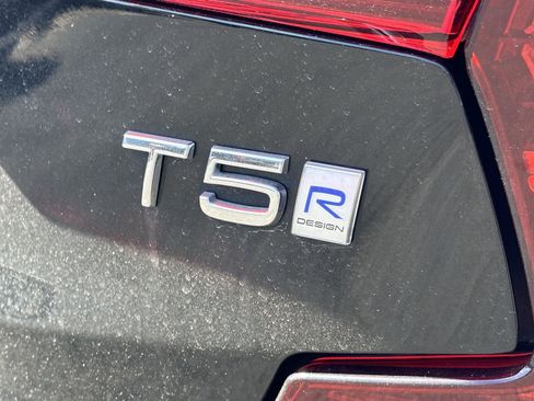 Used 2019 Volvo S60 T5 R-Design image 12