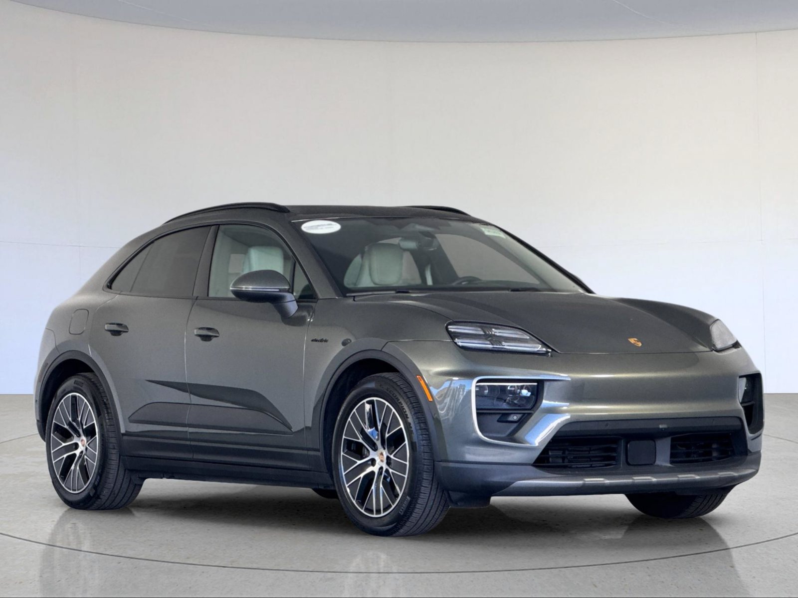 Certified 2025 Porsche Macan 4 Electric AWD/4WD image 10