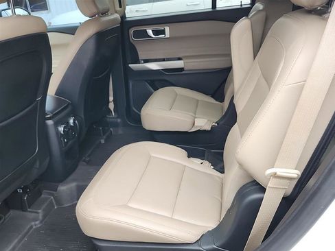 Used 2020 Ford Explorer XLT w/ Equipment Group 202A image 4