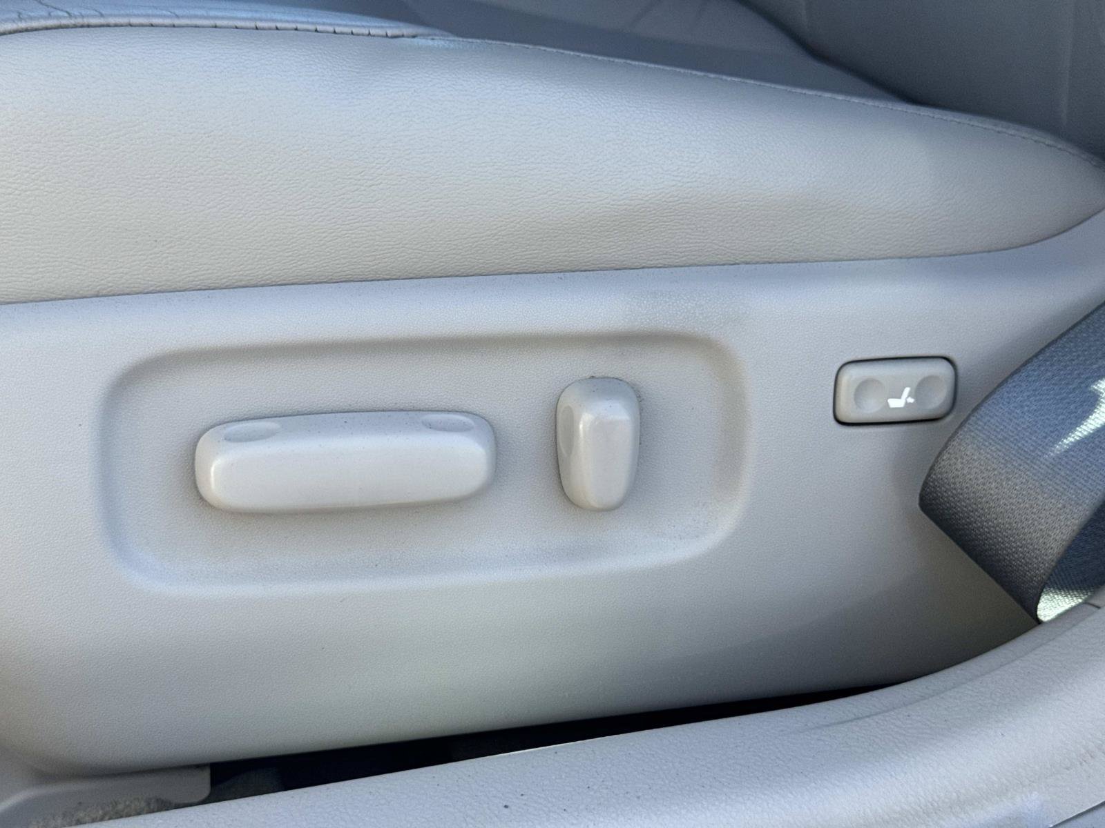 Used 2012 Toyota Avalon FWD image 21