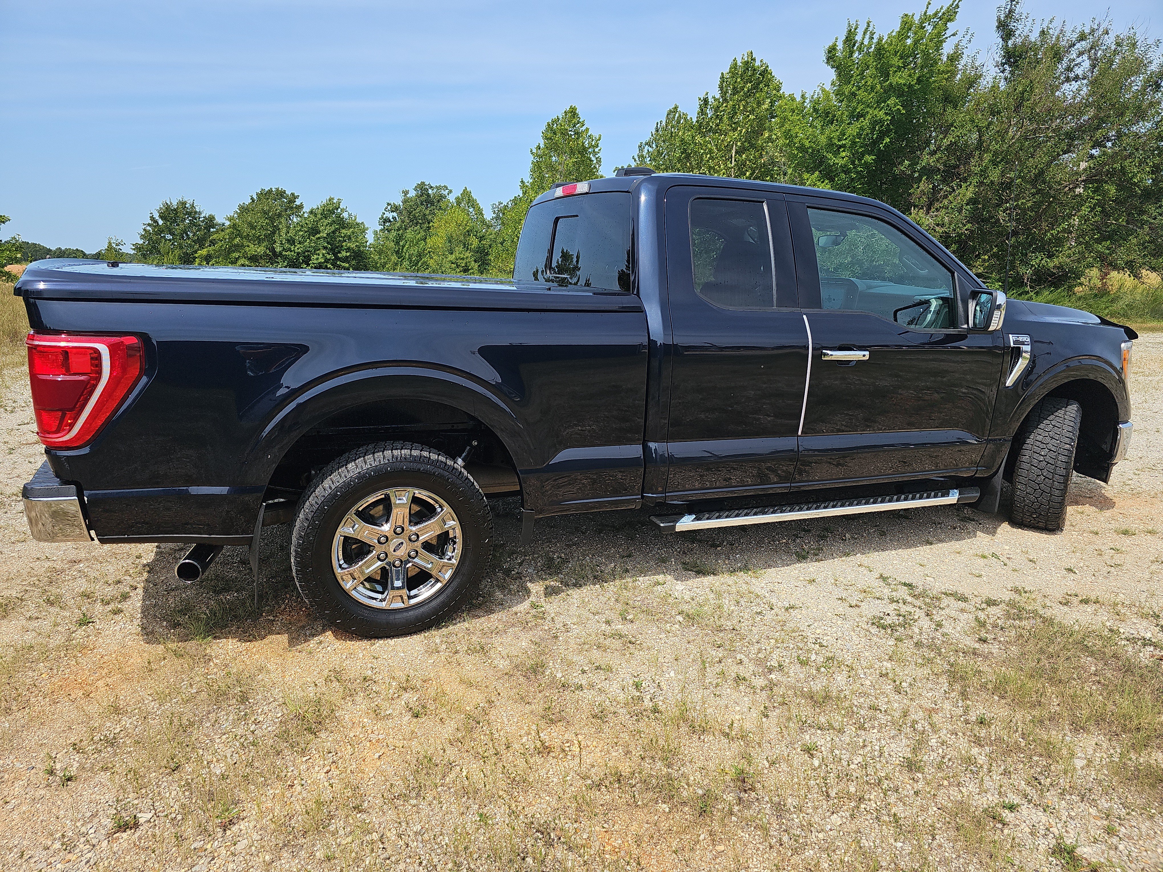 Used 2022 Ford F150 XLT w/ Equipment Group 302A High RWD image 3