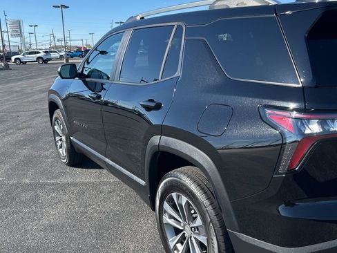 Used 2025 Chevrolet Equinox LT w/ Convenience Package II image 9