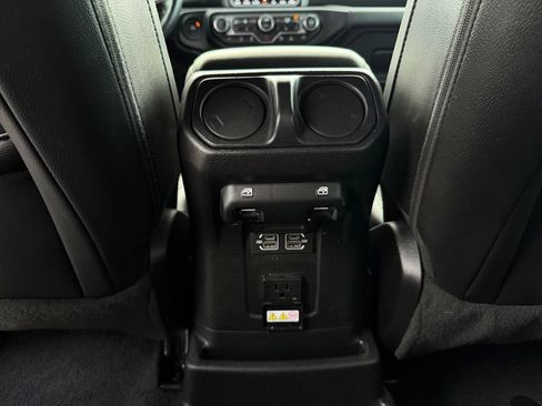 Used 2021 Jeep Wrangler Unlimited Sahara AWD/4WD image 28