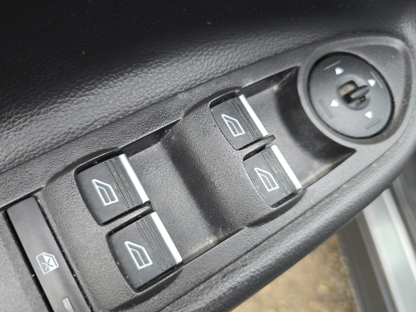 Used 2019 Ford Escape SE FWD image 26