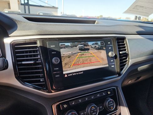 Used 2022 Volkswagen Atlas Cross Sport SEL R-Line image 18