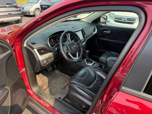 Used 2015 Jeep Cherokee Trailhawk w/ Comfort/Convenience Group AWD/4WD image 7