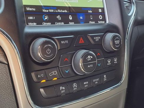 Used 2018 Jeep Grand Cherokee Altitude AWD/4WD image 10