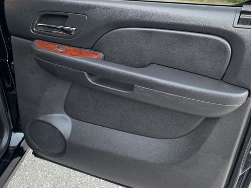 Used 2013 Chevrolet Avalanche LTZ image 15