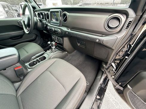 Used 2023 Jeep Wrangler Unlimited image 37