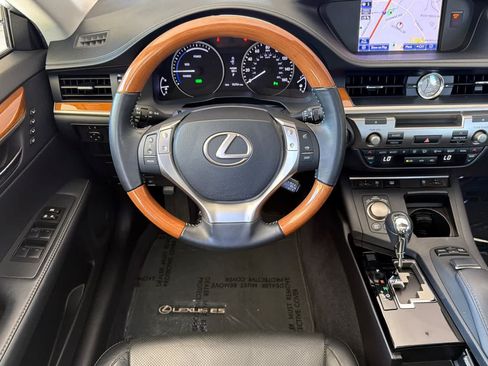 Used 2013 Lexus ES 300h w/ Luxury Pkg FWD image 15