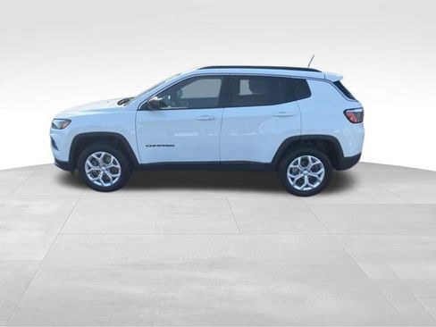 Used 2024 Jeep Compass Latitude AWD/4WD image 26