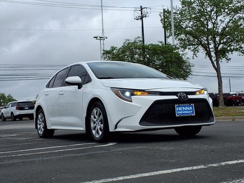 Used 2021 Toyota Corolla LE image 1