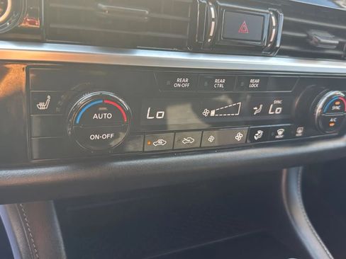 Used 2022 Nissan Pathfinder SV AWD/4WD image 20