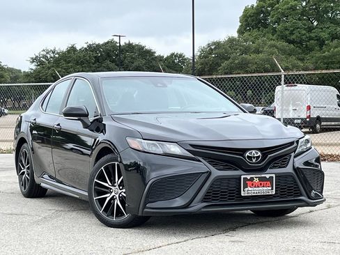 Used 2024 Toyota Camry SE FWD image 2