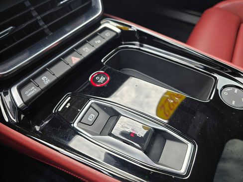 Used 2022 Audi e-tron GT Prestige image 32