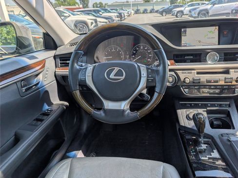 Used 2014 Lexus ES 350 w/ Luxury Package FWD image 16