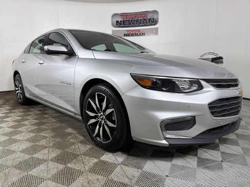 Used 2017 Chevrolet Malibu LT w/ Driver Confidence Package FWD image 1