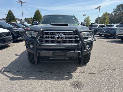 Used 2017 Toyota Tacoma TRD Sport w/ Premium & Technology Package image 6