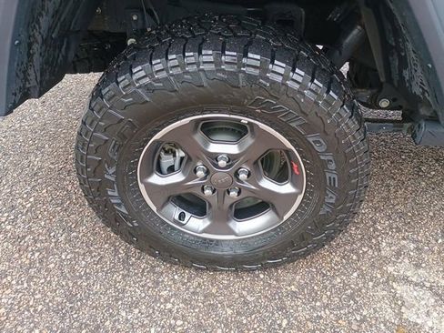 Used 2023 Jeep Gladiator Rubicon w/ Dual Top Group AWD/4WD image 11