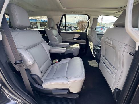 Used 2025 Ford Expedition Active image 30