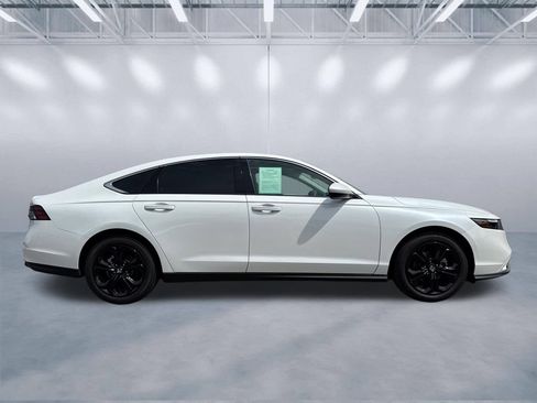 Used 2024 Honda Accord EX image 3