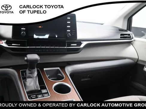 Used 2022 Toyota Sienna LE FWD image 32