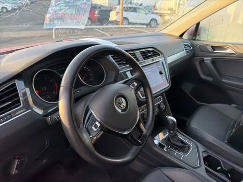 Used 2019 Volkswagen Tiguan SE w/ Panoramic Sunroof Package image 5